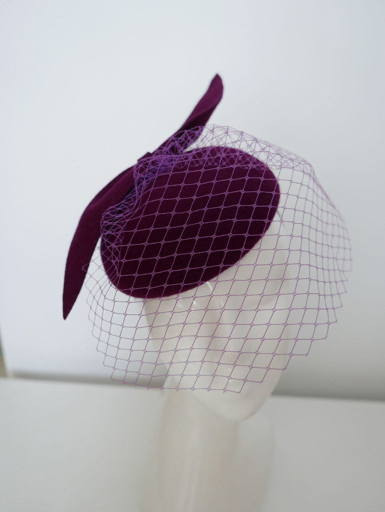 Magie- magenta mini toczek filcowy z woalką | Zuwika Design