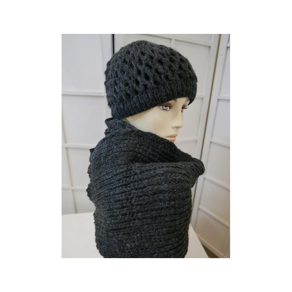 Stalowy komplet czapka i komin