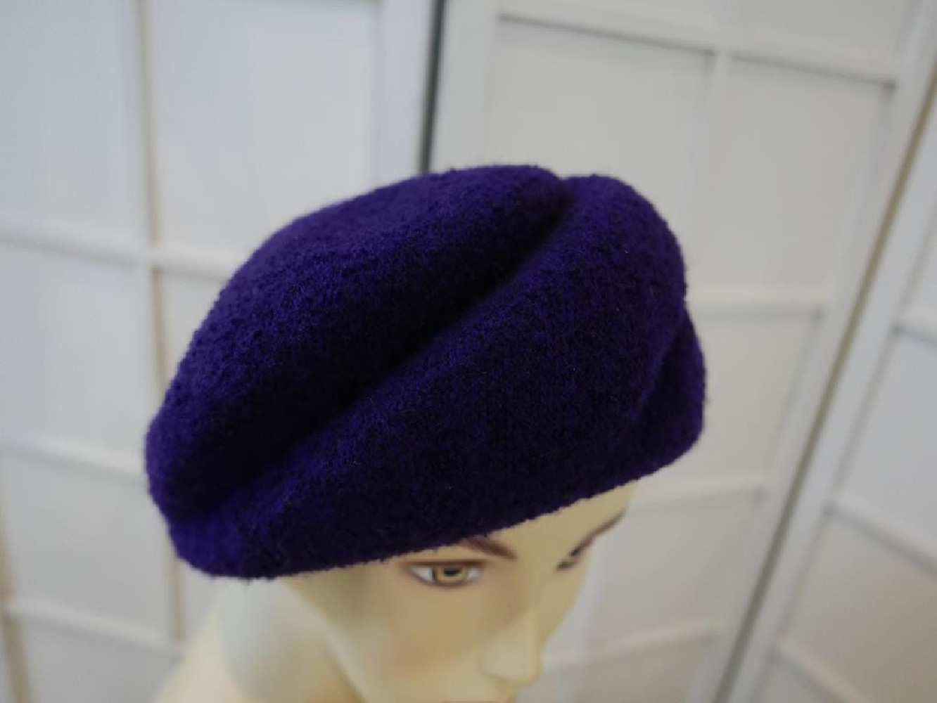 Fioletowy toczek, beret modelowany 55-56 cm