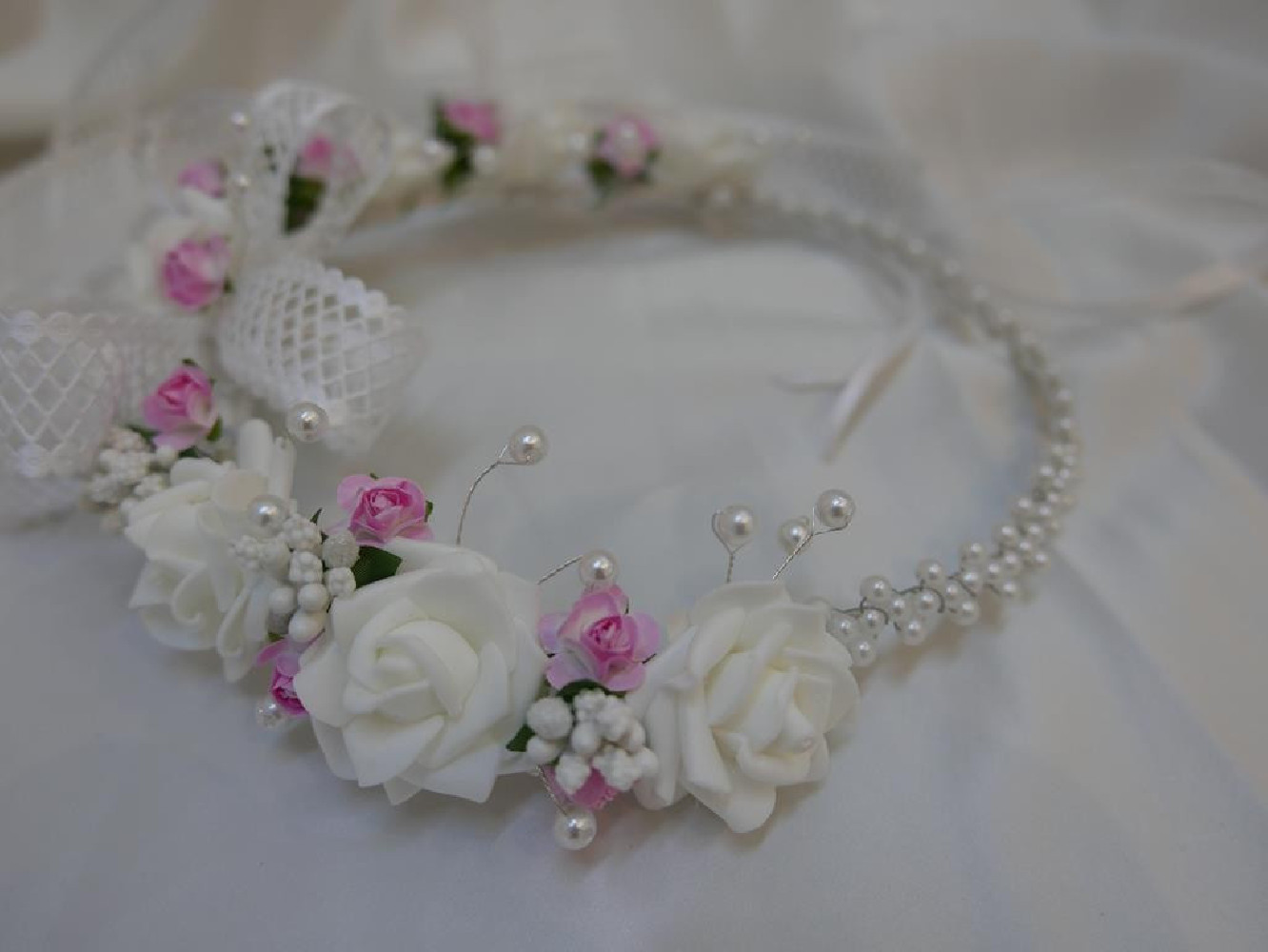 Biało różowy wianek komunijny na czoło z kokardą