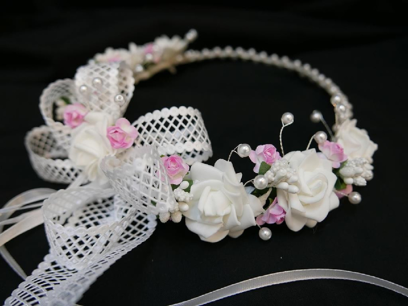 Biało różowy wianek komunijny na czoło z kokardą