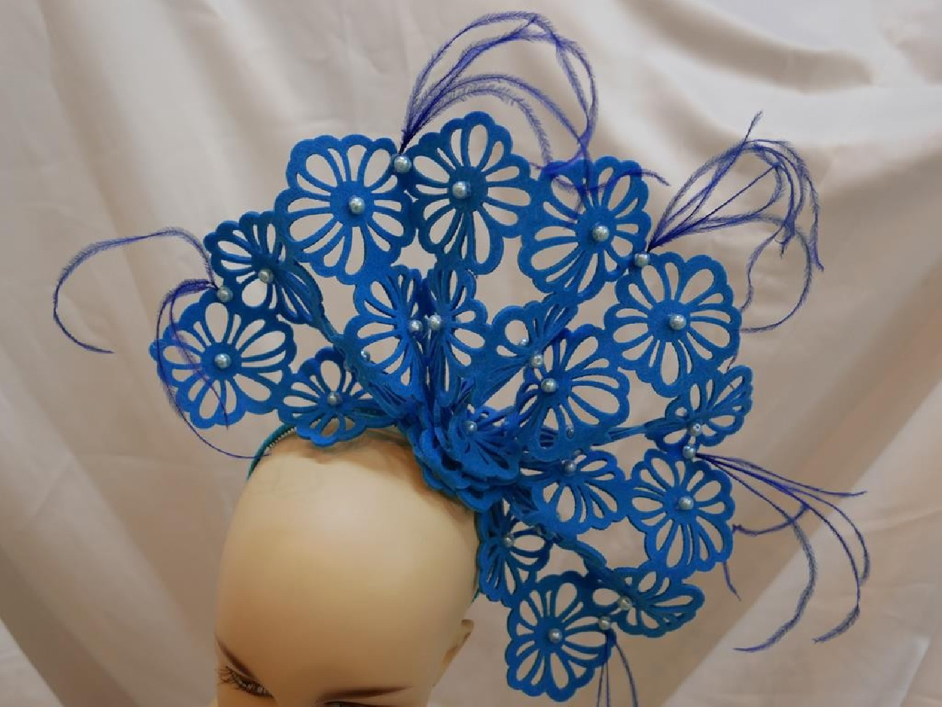 Niesamowity fascynator na przepasce