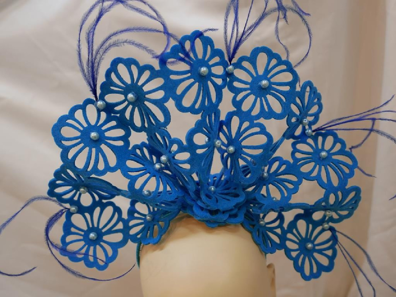 Niesamowity fascynator na przepasce