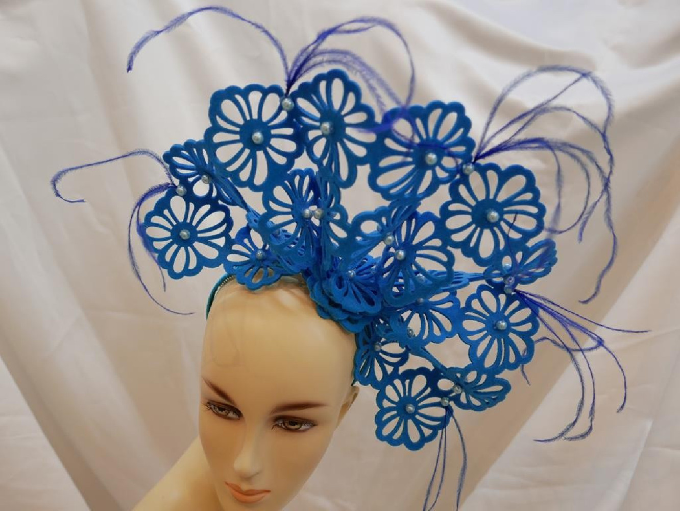 Niesamowity fascynator na przepasce