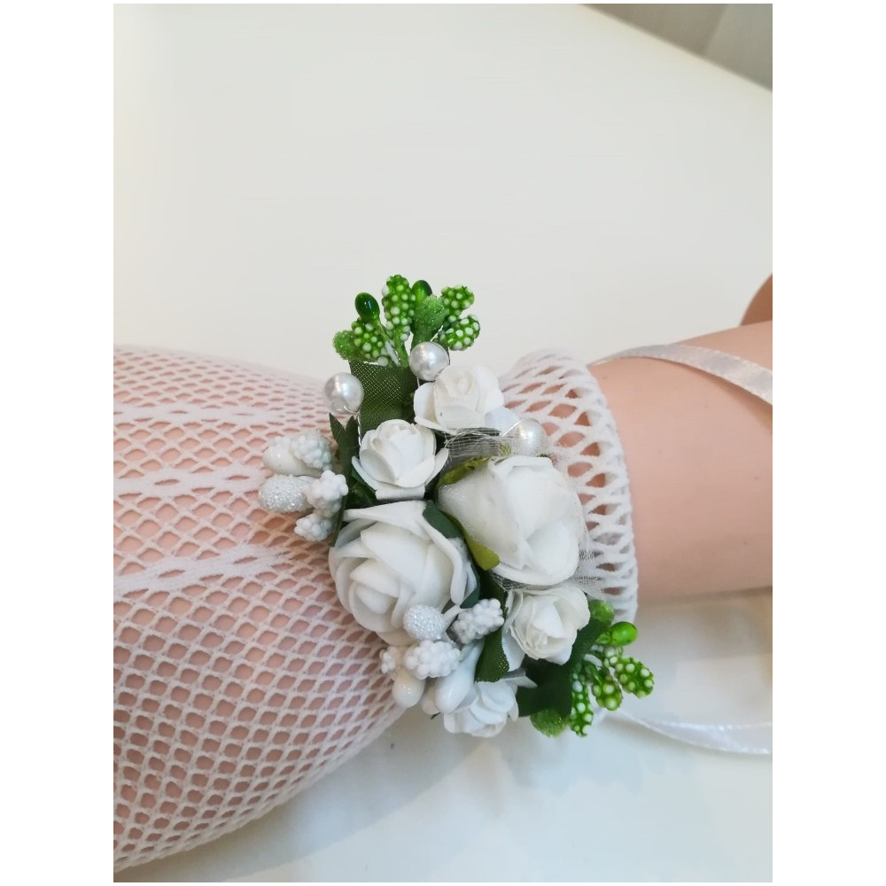 Bransoletka, kotylion z kwiatów, biało zielony bukiecik