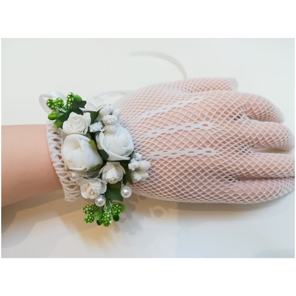 Bransoletka, kotylion z kwiatów, biało zielony bukiecik