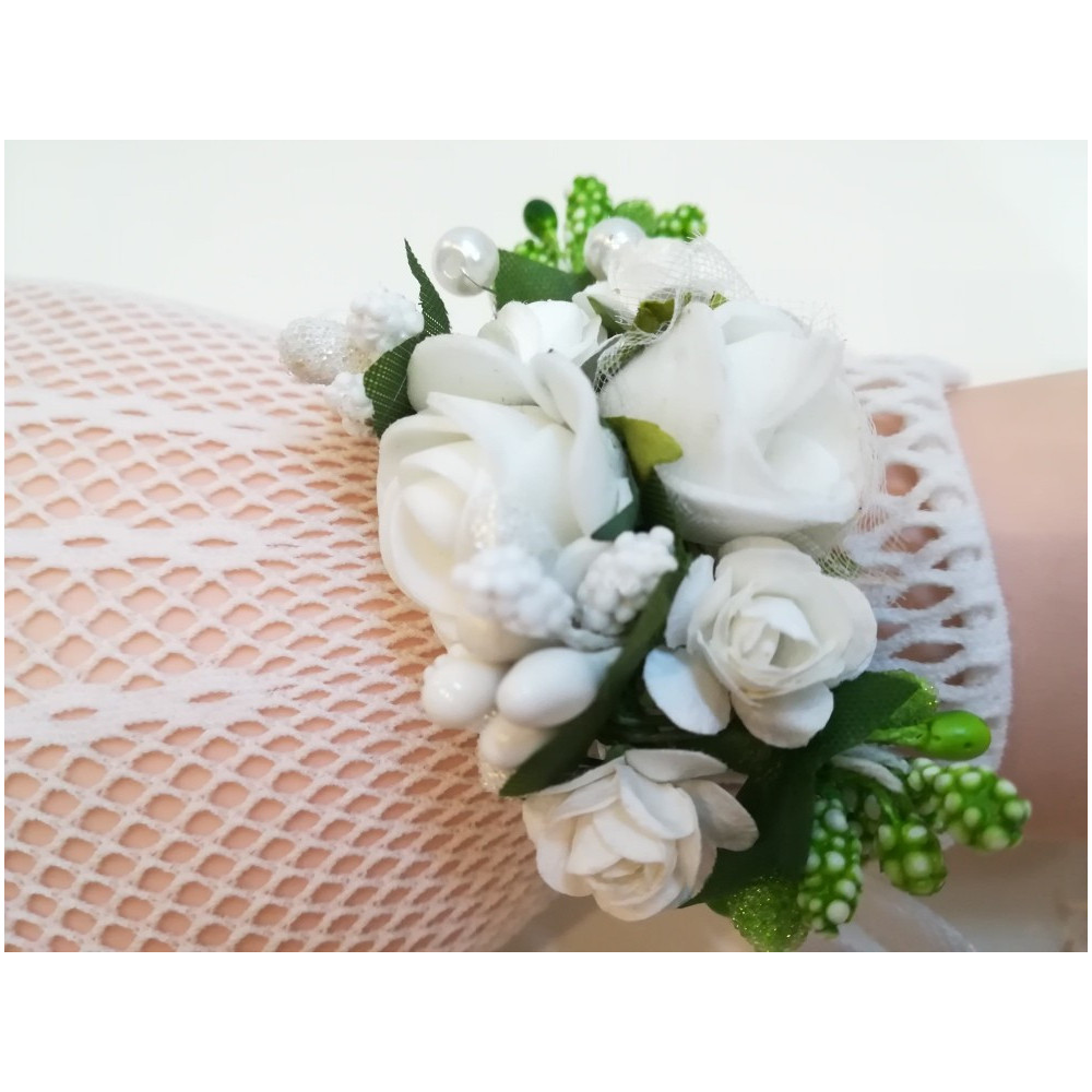 Bransoletka, kotylion z kwiatów, biało zielony bukiecik