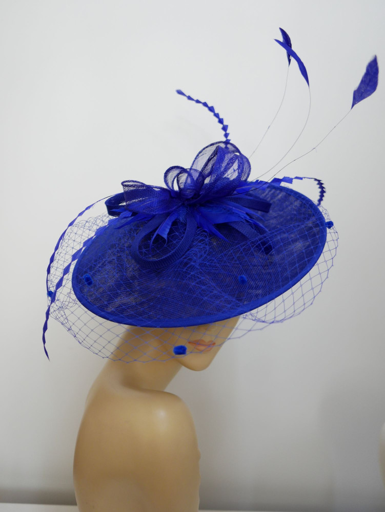 Royal blue kapelusz koktajlowy z  lnu z piórami i woalką | Zuwika Design