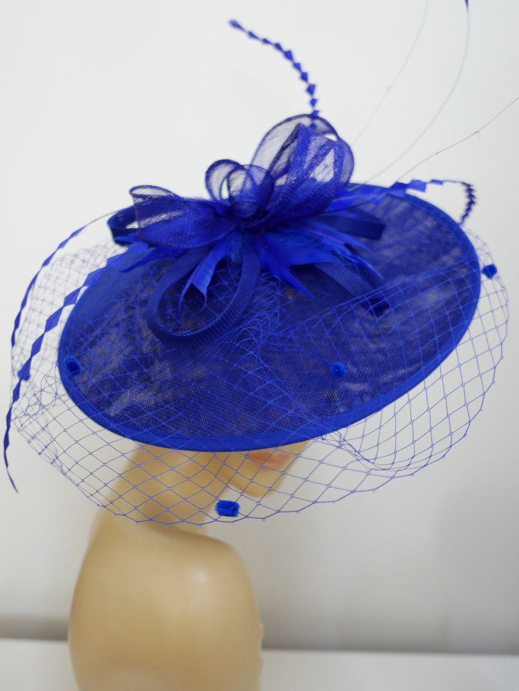 Royal blue kapelusz koktajlowy z  lnu z piórami i woalką | Zuwika Design