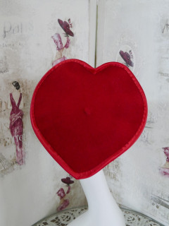 Czerwony beret serce na zamówienie