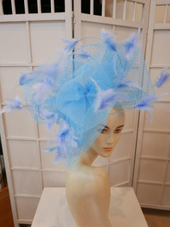 Niebieski kapelusz derby 50 cm na przepasce