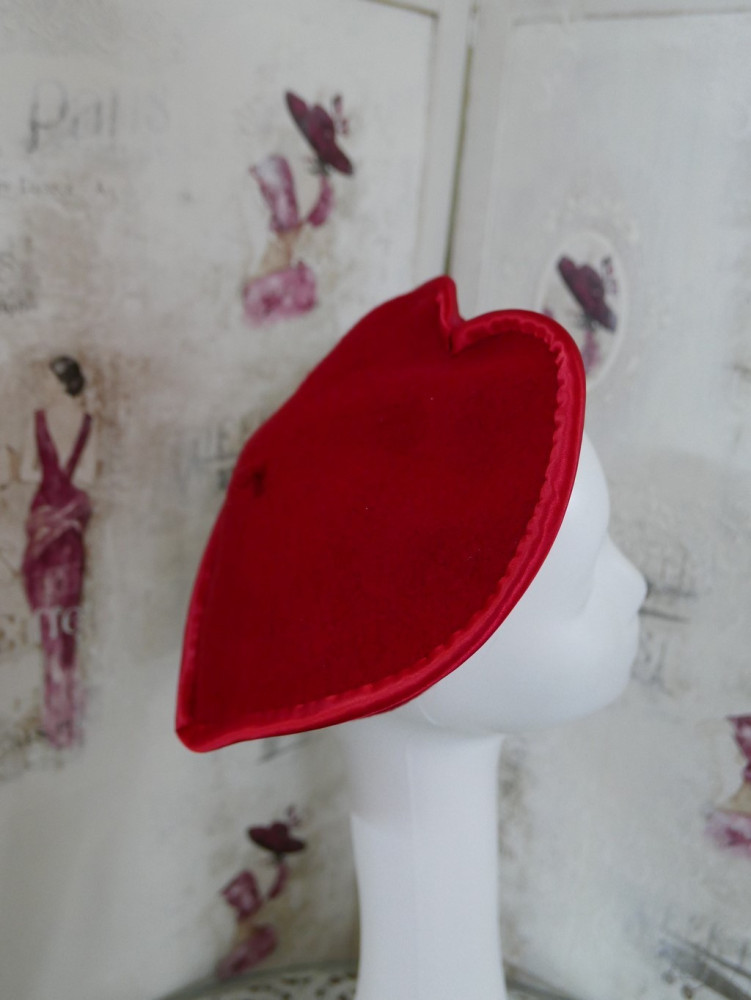 Czerwony beret serce na zamówienie