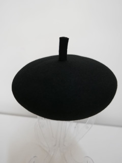 Czarny mini beret z antenką z wełnianego filcu | Zuwika Design