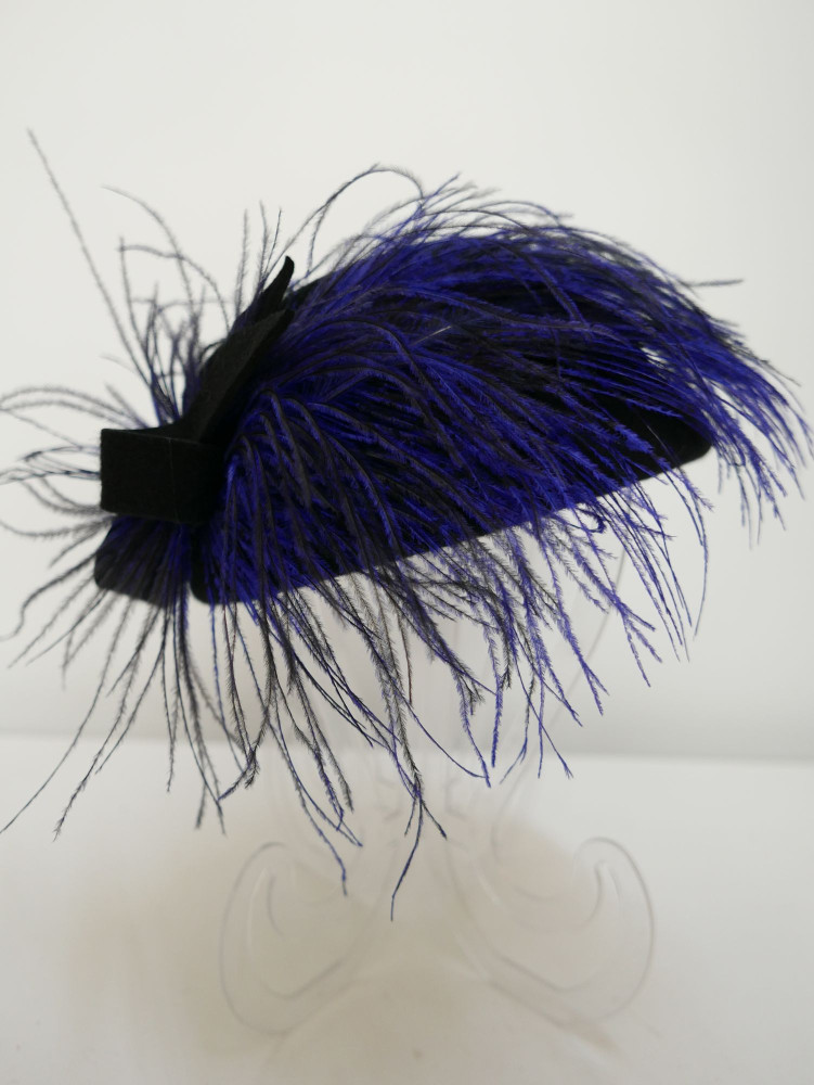 Rosemary, czarno niebieski toczek z piórem strusia. Retro hat | Zuwika Design