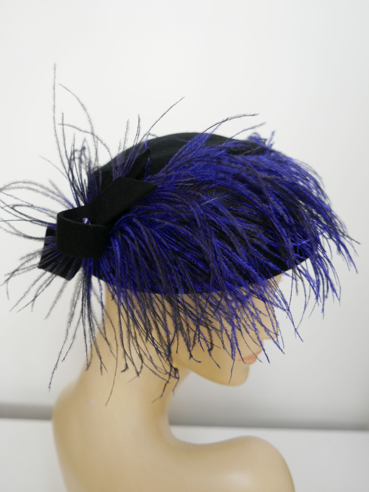 Rosemary, czarno niebieski toczek z piórem strusia. Retro hat | Zuwika Design