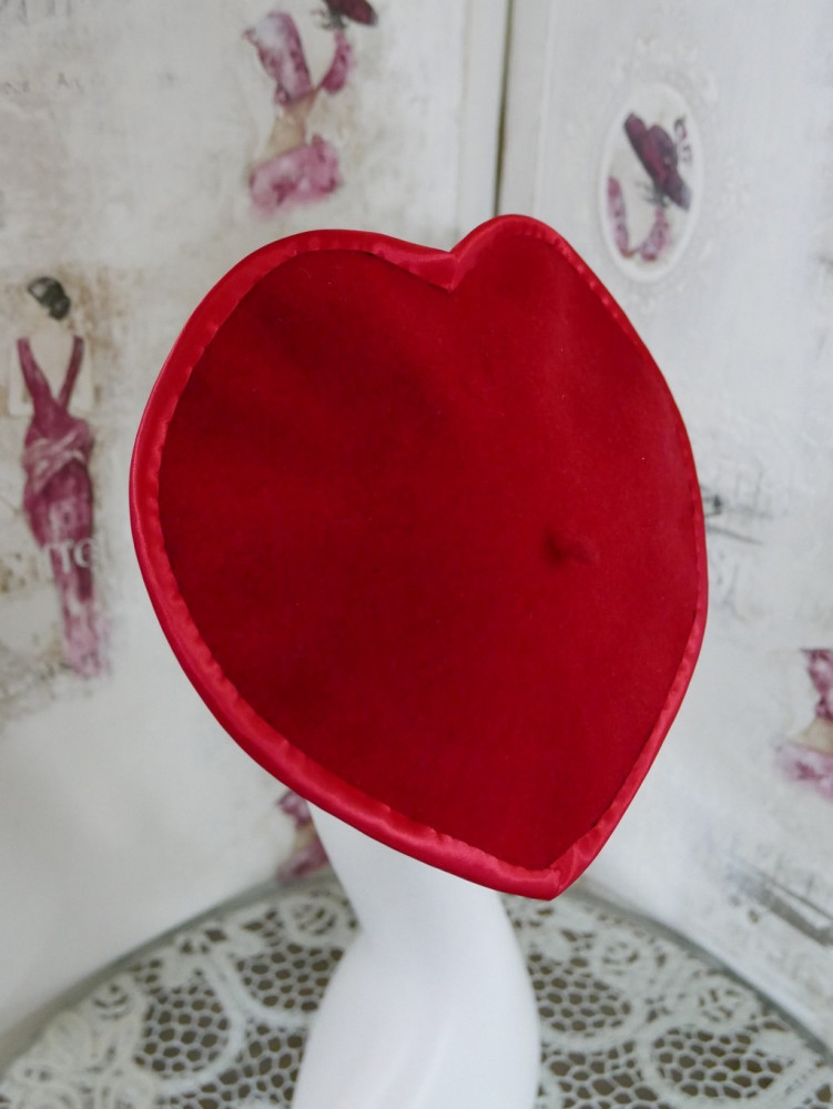 Czerwony beret serce na zamówienie