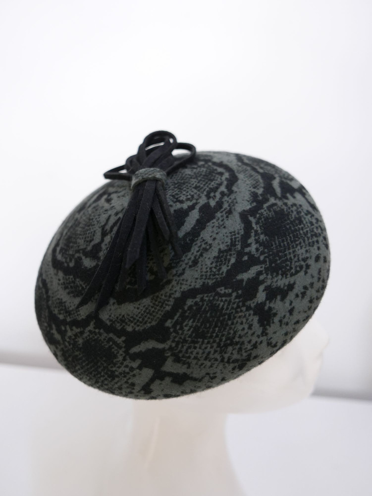 Saturnia midi beret filcowy snake print w kolorach stalowo czarnych |zuwika Design