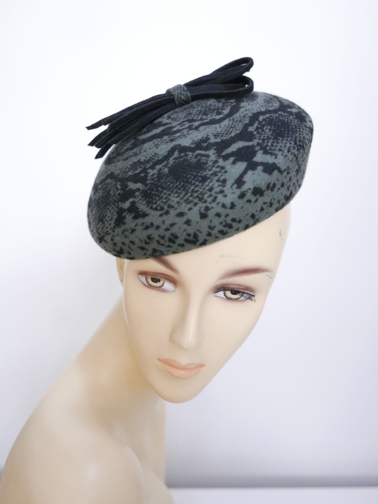 Saturnia midi beret filcowy snake print w kolorach stalowo czarnych |zuwika Design