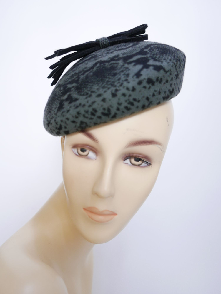 Saturnia midi beret filcowy snake print w kolorach stalowo czarnych |zuwika Design