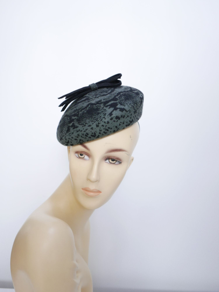 Saturnia midi beret filcowy snake print w kolorach stalowo czarnych |zuwika Design