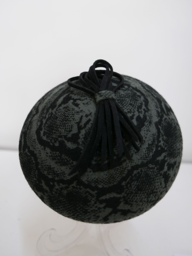 Saturnia midi beret filcowy snake print w kolorach stalowo czarnych |zuwika Design