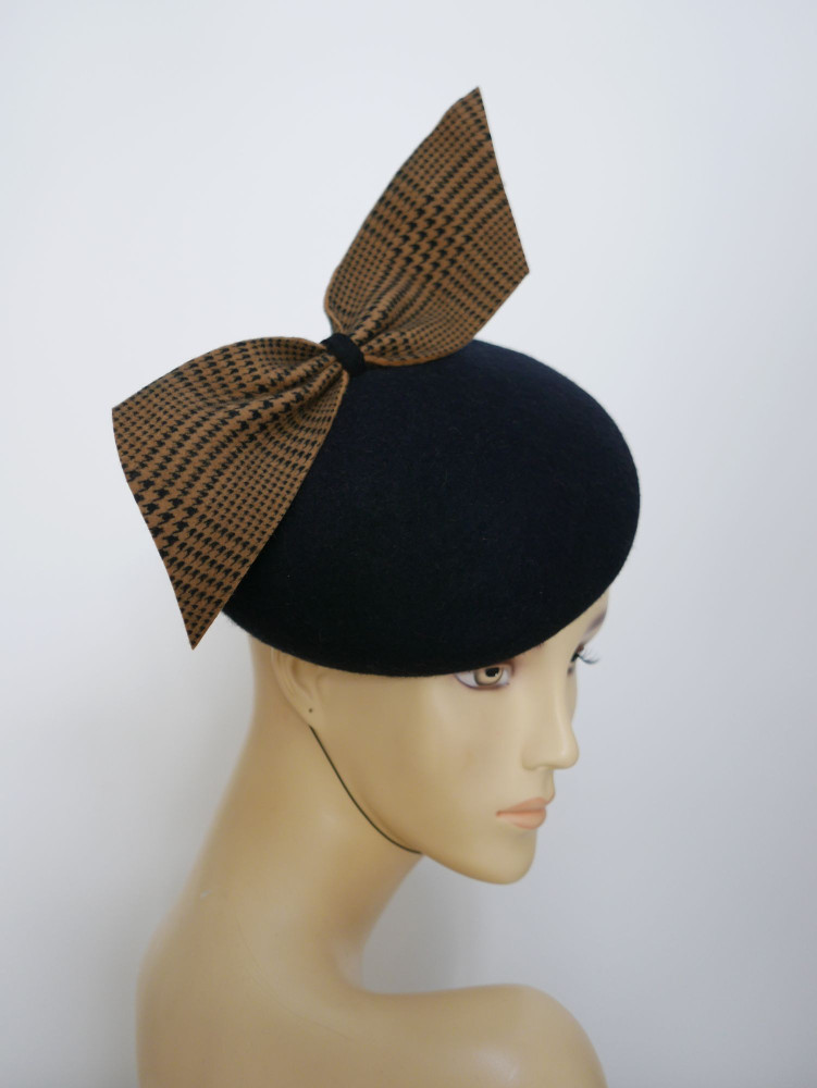 Saturnia czarny midi beret filcowy z beżem | Zuwika Design