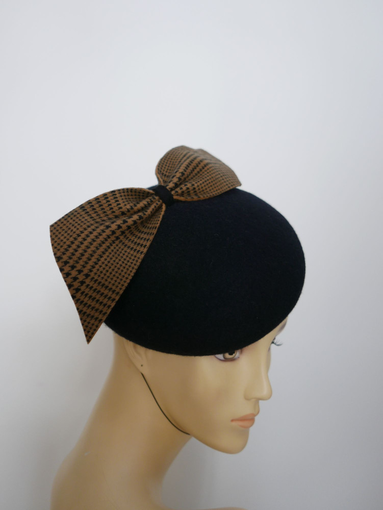 Saturnia czarny midi beret filcowy z beżem | Zuwika Design