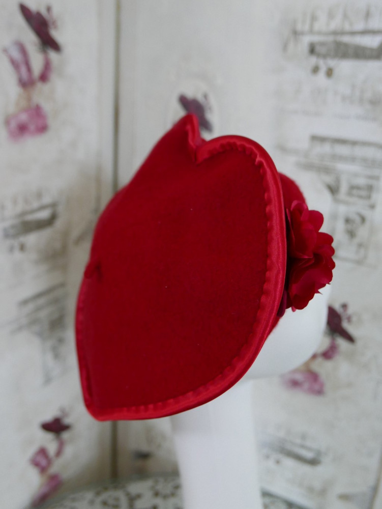 Czerwony beret serce na zamówienie