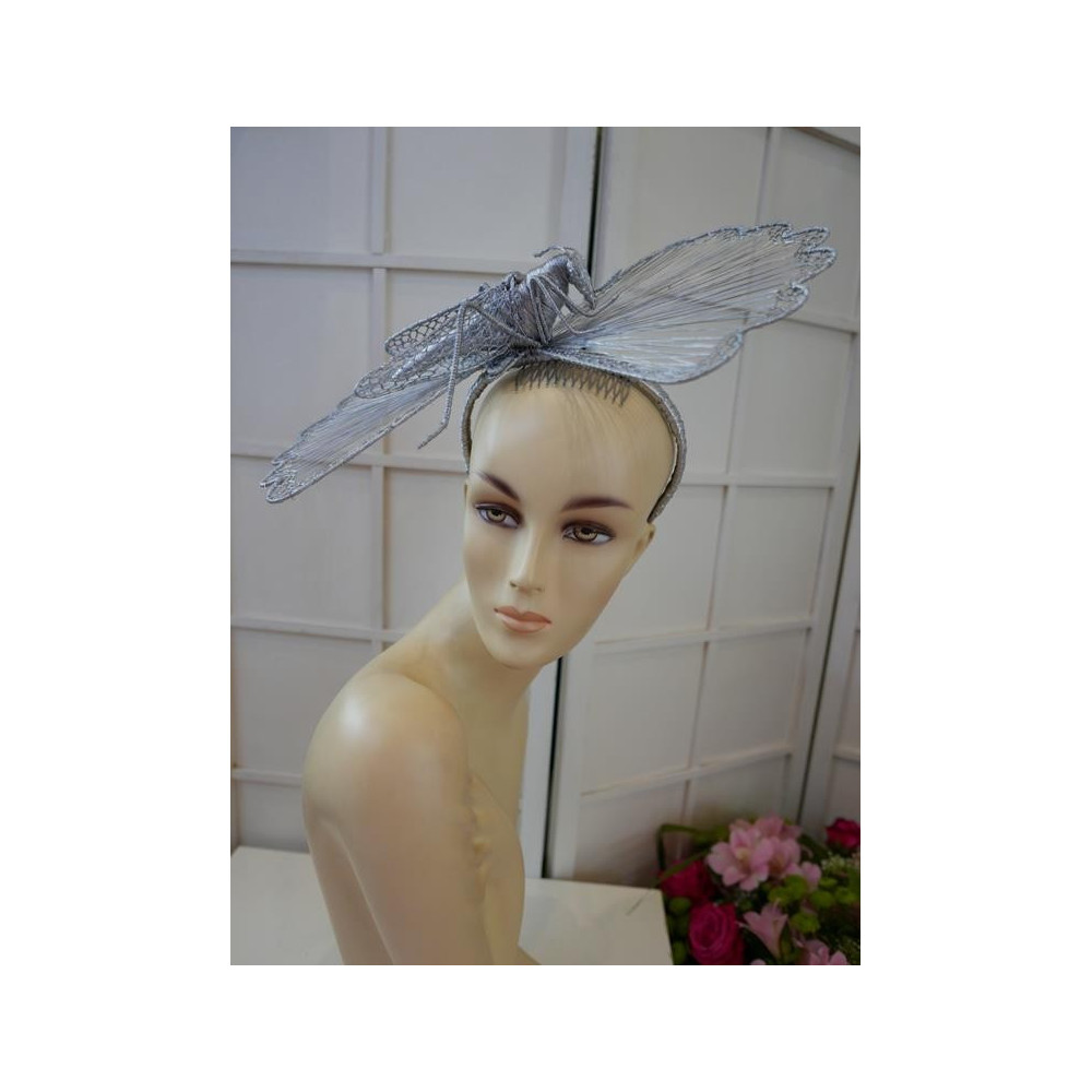 Srebrna modliszka fascynator Royal Ascot