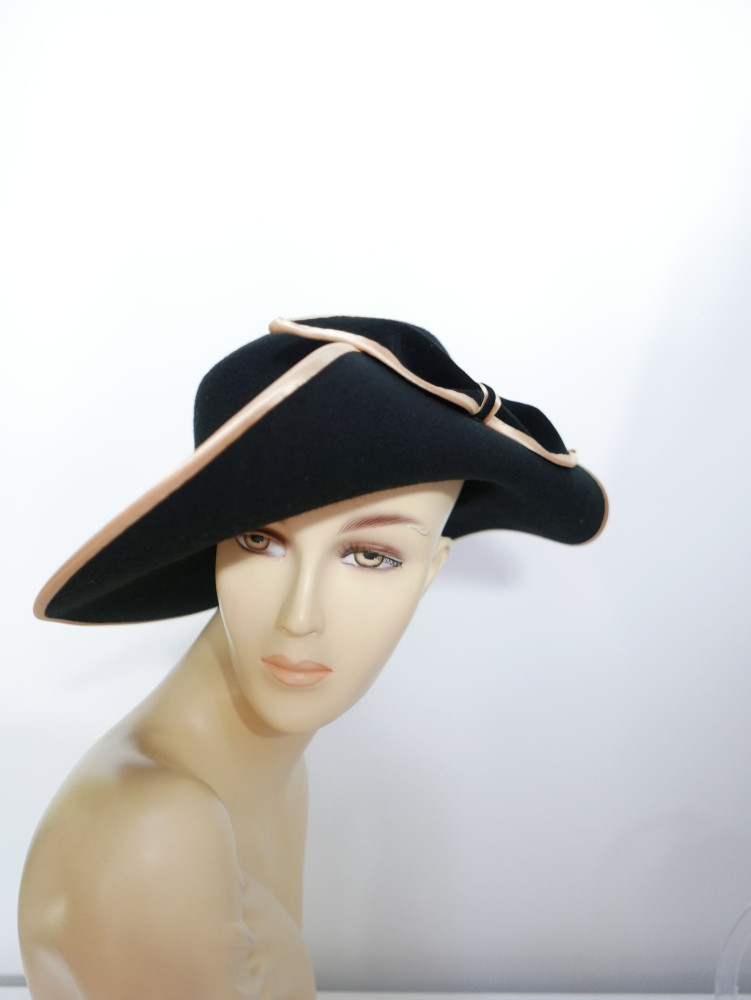 Chantal czarno beżowy kapelusz z podpinanym rondem | Zuwika Design