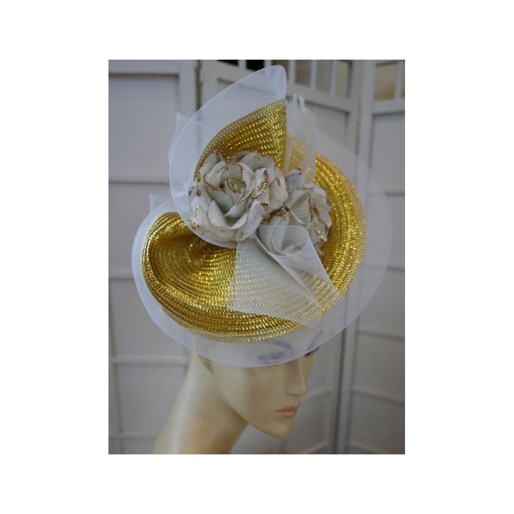 Biało złoty fascynator z kwiatami Ascot Derby