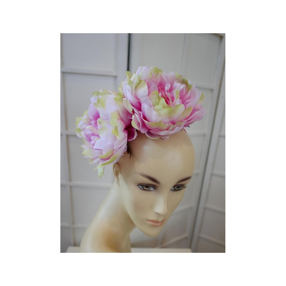Różowo zielone piwonie fascynator na opasce