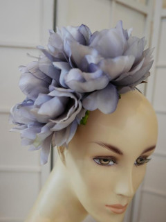 Szare piwonie fascynator na opasce