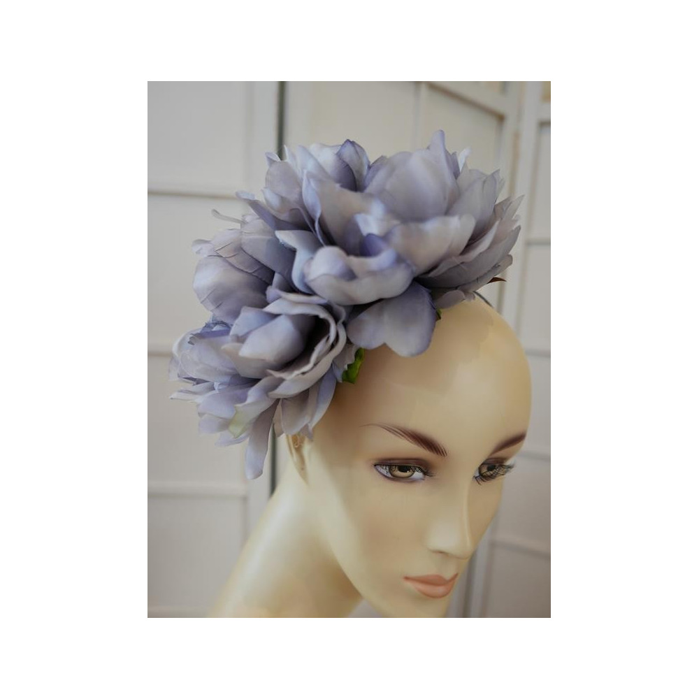 Szare piwonie fascynator na opasce