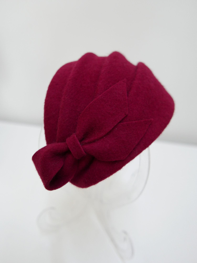 Natalia, bordowy half hat z filcu wełnianego | Zuwika Design