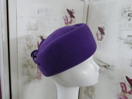 Olga fioletowy filcowy toczek 53 -56 cm