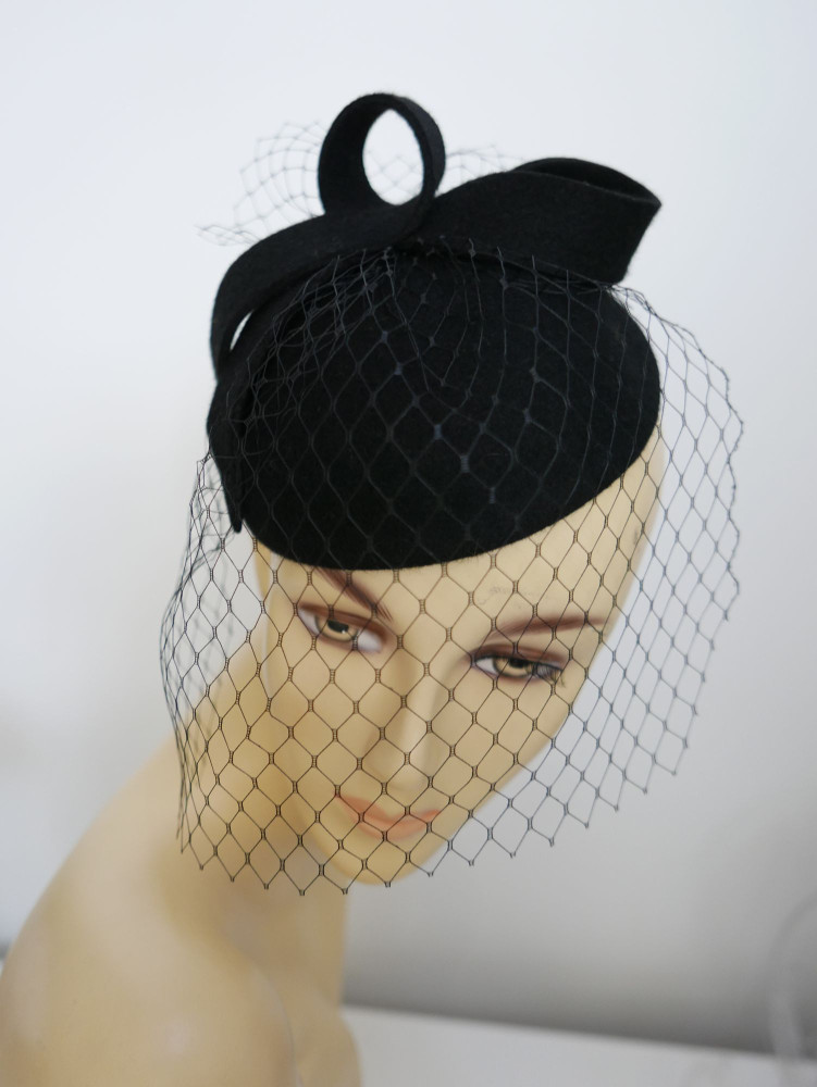 Dominika czarny fascynator z woalką | Zuwika Design