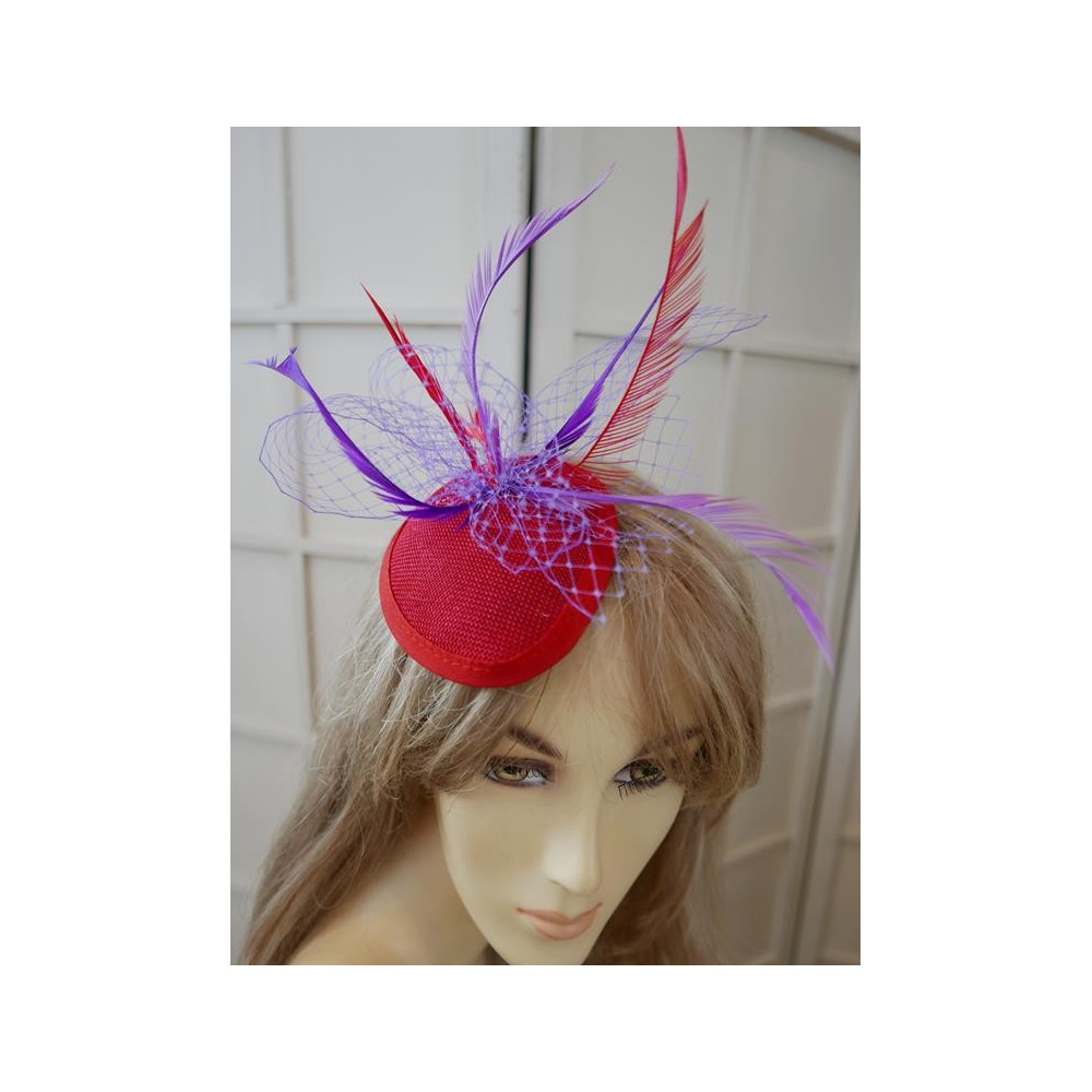 Czerwono fioletowy fascynator łezka z lnu z woalką i piórami
