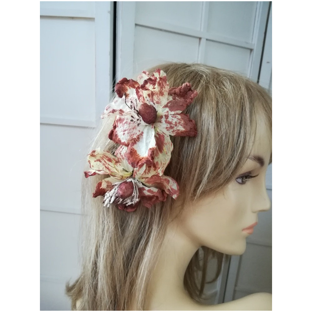 Brązowe magnolie stroik na grzebyku