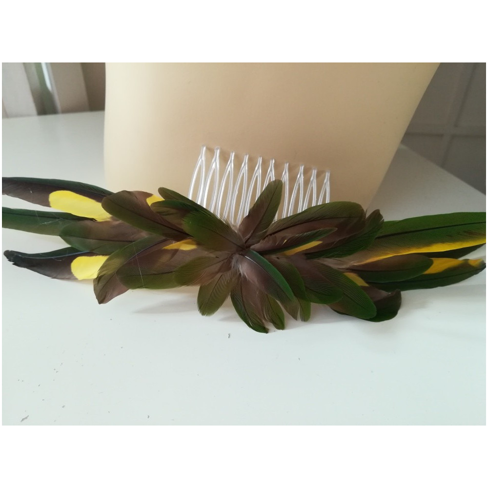 Zielone piórka na grzebieniu 29 cm