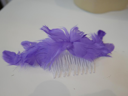 Fioletowe piórka na grzebieniu 20 cm