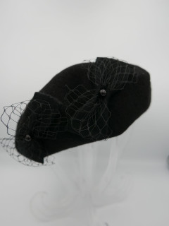 Czrny beret dzianina wełna 100% z kokardkami | Zuwika Design