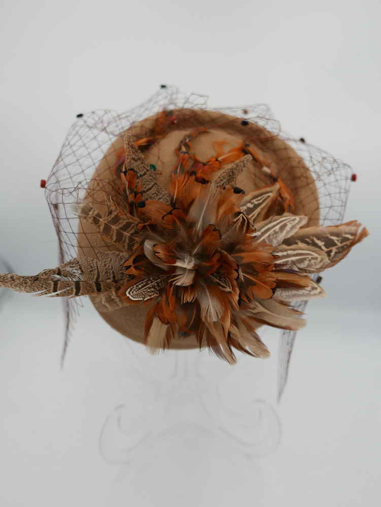 Anna Karenina filcowy toczek w stylu retro z woalką i piórami bażanta | Zuwika Design