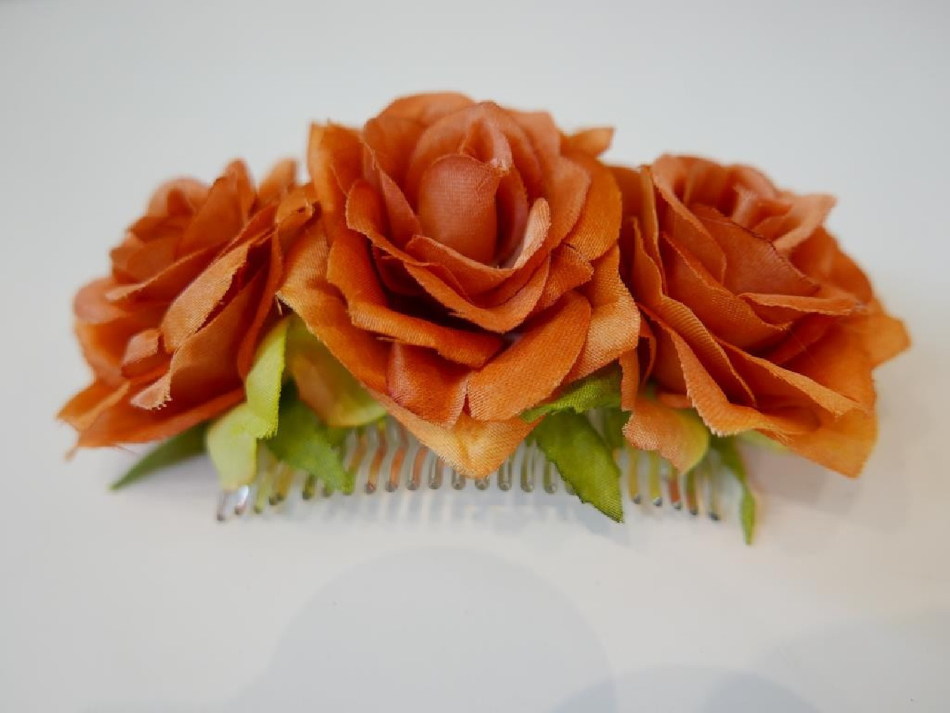 Rude róże- kwiaty stroik na grzebyku