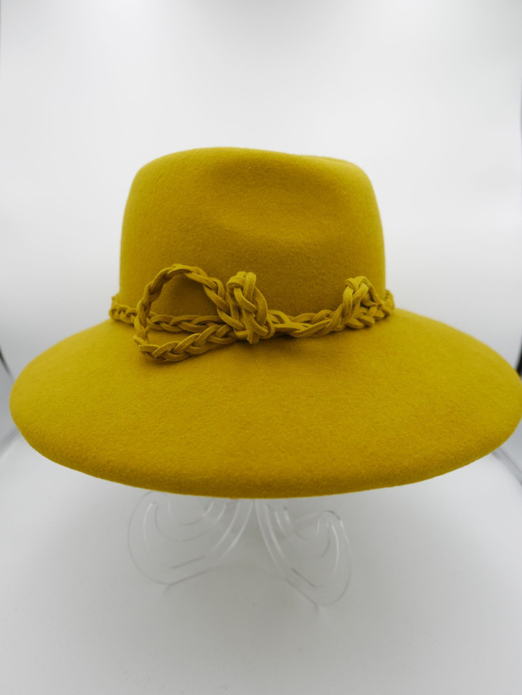 Mariana olikowo złoty kapelusz filcowy model fedora | Zuwika Design