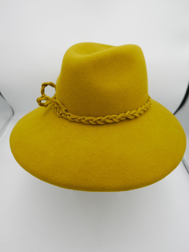 Mariana olikowo złoty kapelusz filcowy model fedora | Zuwika Design