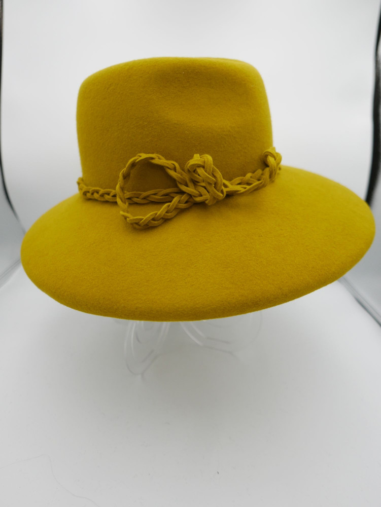 Mariana olikowo złoty kapelusz filcowy model fedora | Zuwika Design