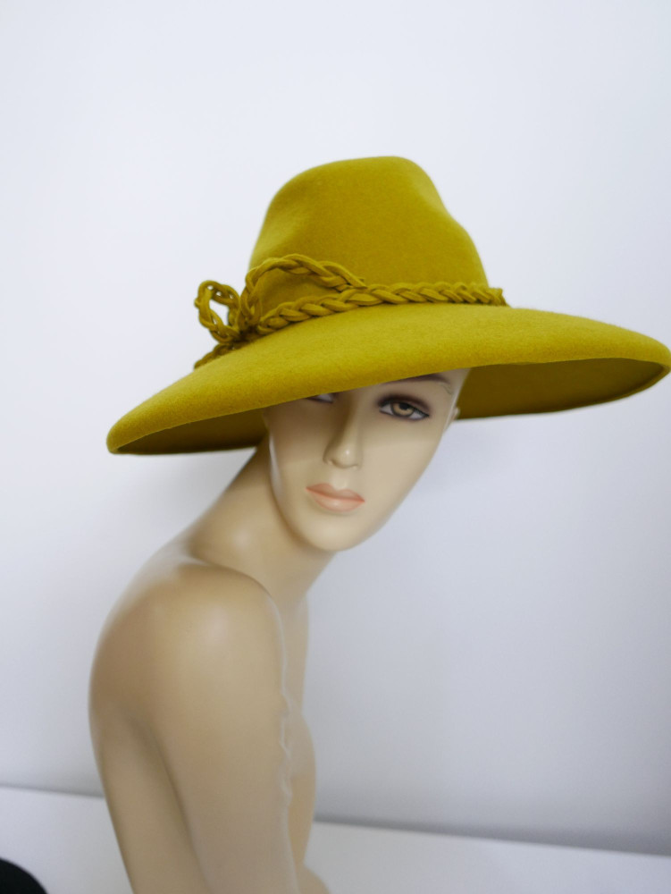 Mariana olikowo złoty kapelusz filcowy model fedora | Zuwika Design