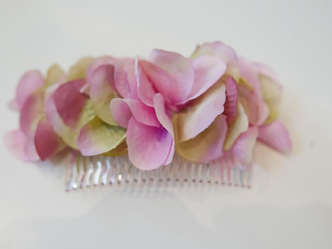 Różowo zielone hortensje stroik na grzebyku