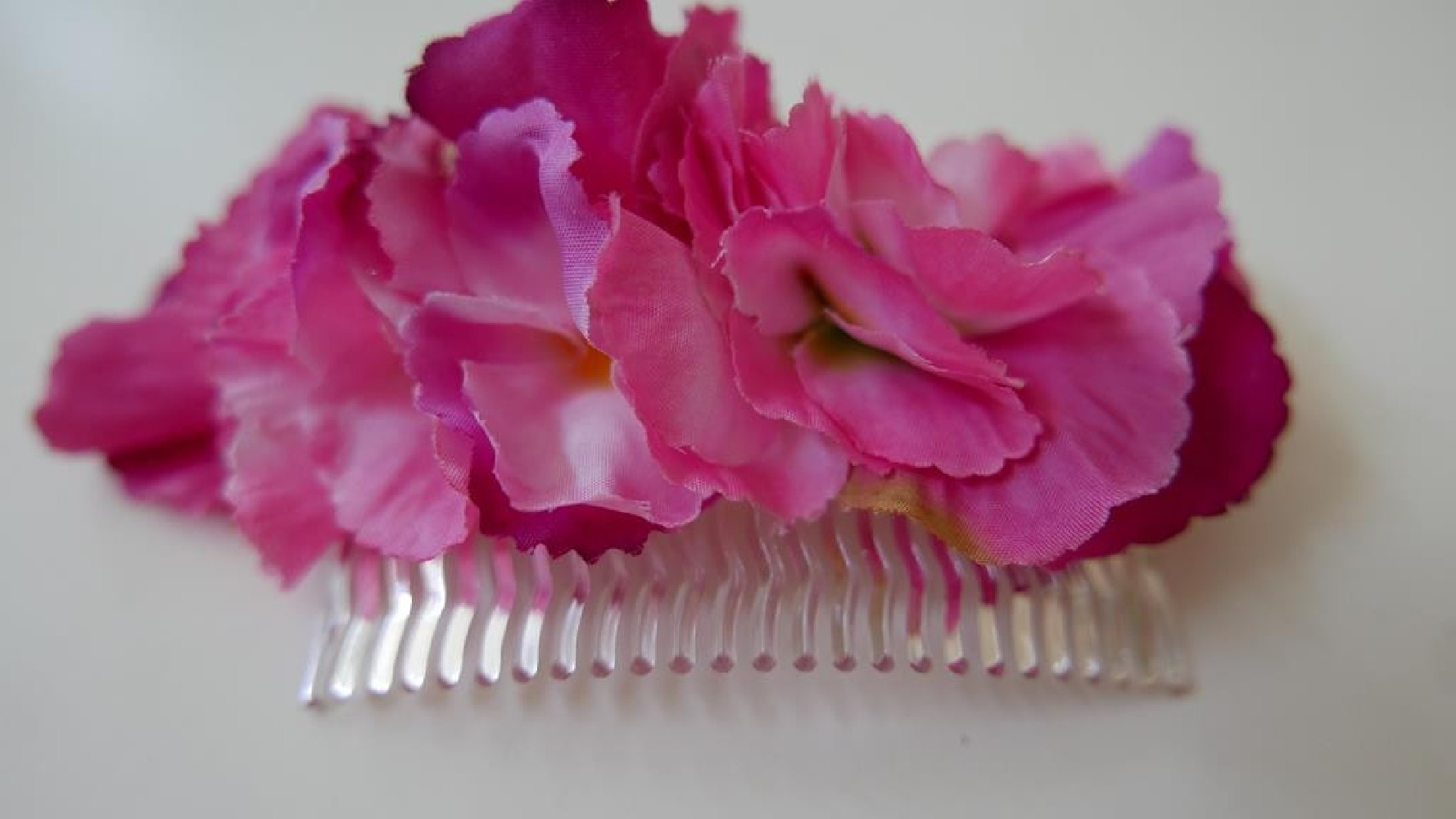 Ciemno różowe hortensje stroik na grzebyku